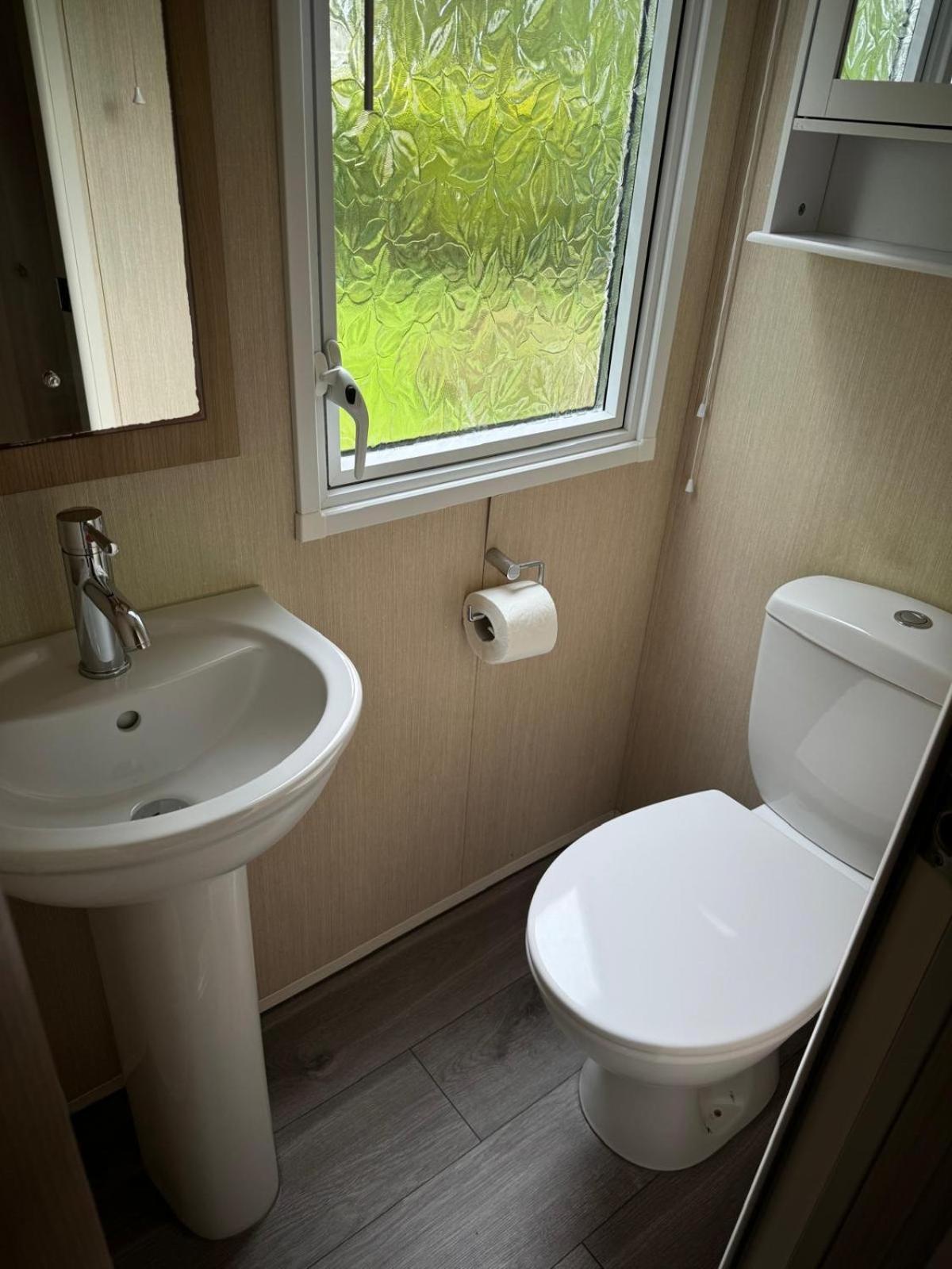 Prestige Static Caravan On 5 Star Holiday Park Cheswick  Exterior foto